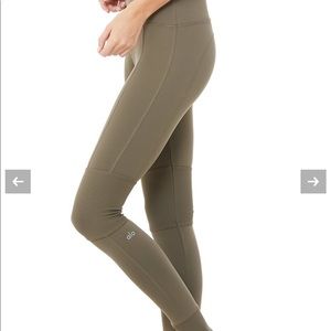 ALO Yoga Avenue Legging Size Small